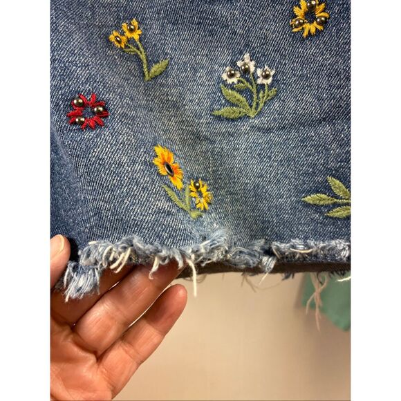 Driftwood Lulu Embroidered Jean Short Size 8 - Picture 4 of 9